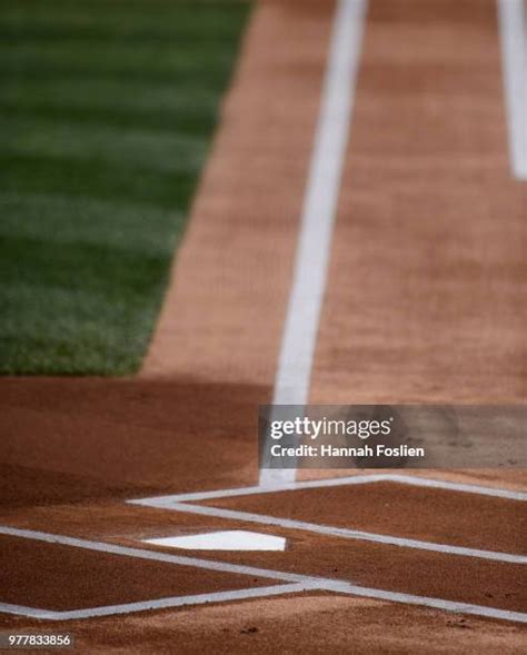 how far from pitching mound to home plate