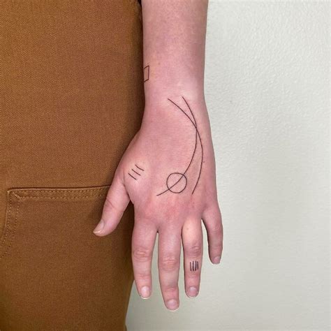 134 Small Hand Tattoos That Had Us Wishing For More Hands | Bored Panda