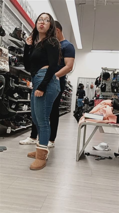 Cute curvy latina in glasses and jeans (OC) - Tight Jeans - Forum