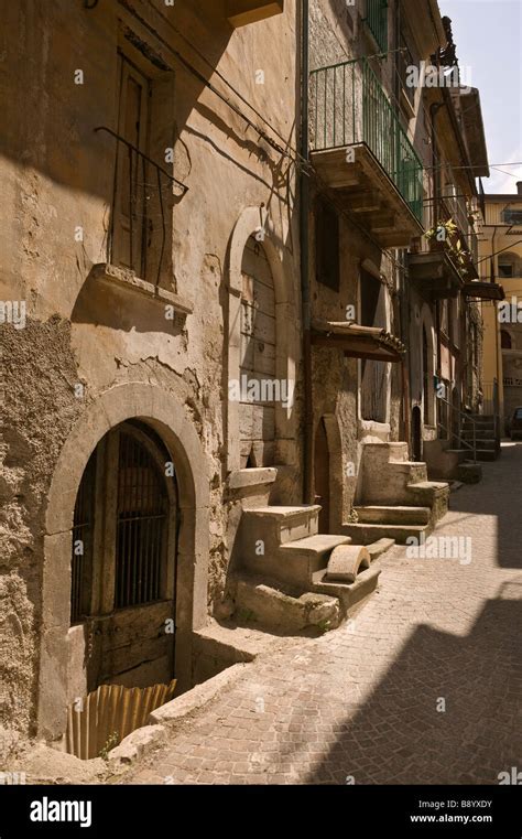 Street scene of the old town in Pratola Peligna, L`Aquila, Abruzzo, Italy Stock Photo - Alamy