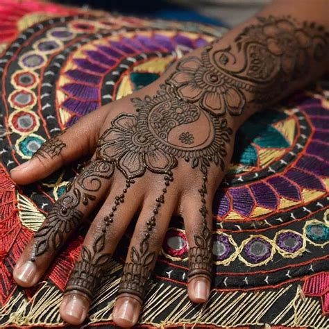 Nigerian and swahili Henna on black skin | Henna tattoo designs, Henna