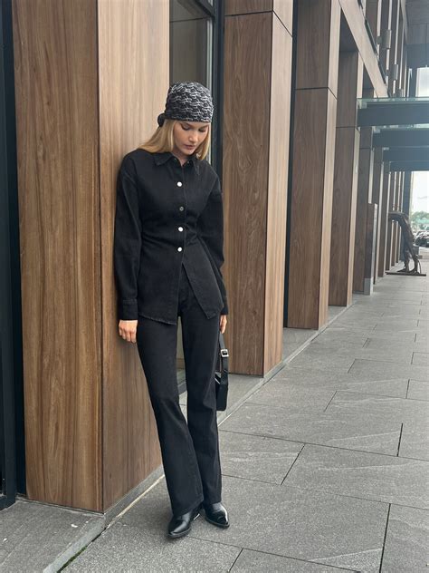 Расклешенные от колена джинсы :: LICHI - Online fashion store