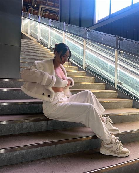 White winter Casuals : r/nika_higashionna