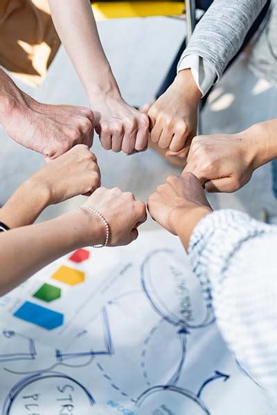 Η εταιρία - www.mediform.gr