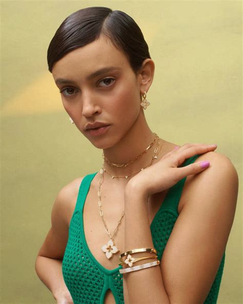 BETTY for SAKS FIFTH AVENUE - TREND