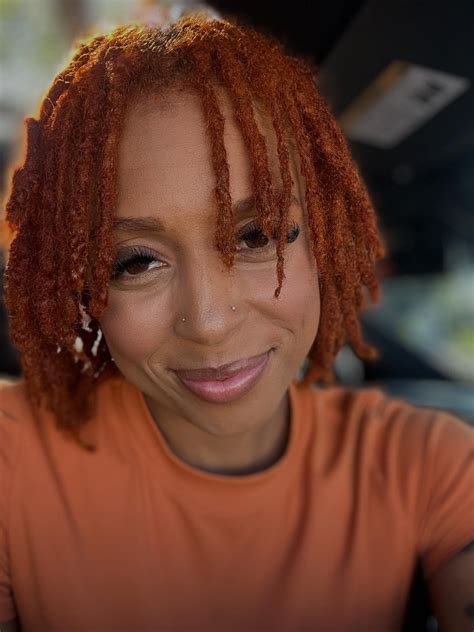 15 Beautiful Short Dreads Styles for Women with Confident Texture