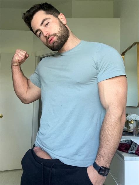 Too much? : r/LemmeSeeYourBulge