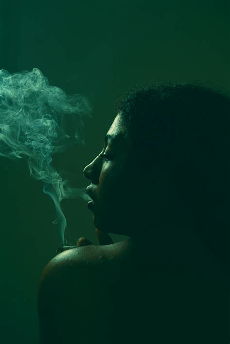 Nude Women Smoking Photos, Download The BEST Free Nude Women Smoking