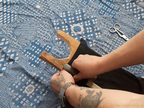Как сделать приспособление для снятия грязной обуви без помощи рук