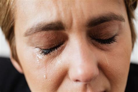 11 Health Benefits of Crying - Healthy Pinch
