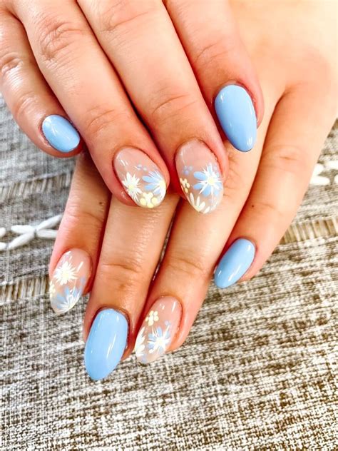 10 Floral Nail Art Designs to Try for Stunning Nails