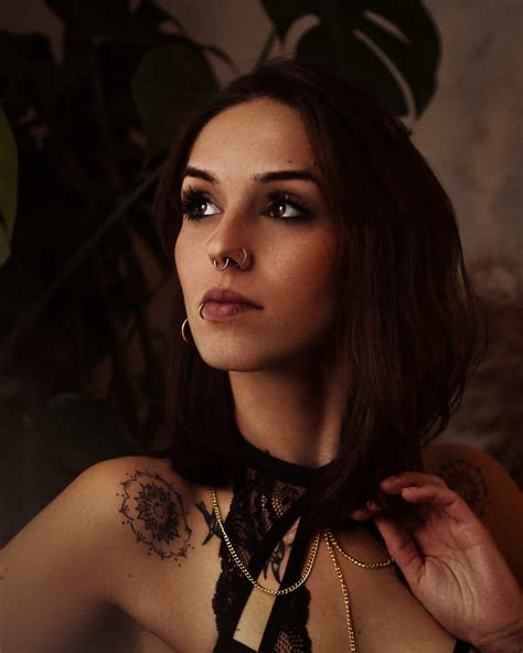 Schönheit sucht Geldsklave › Herrin Kontakte Domina Fetisch Anzeigen