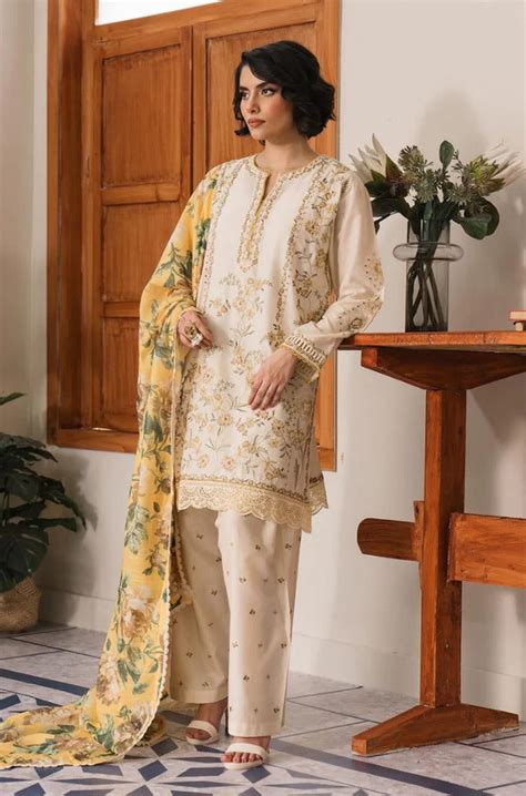 Sapphire Embroidered Dhanak Three Piece D-ET03 – www,femalechoice.pk