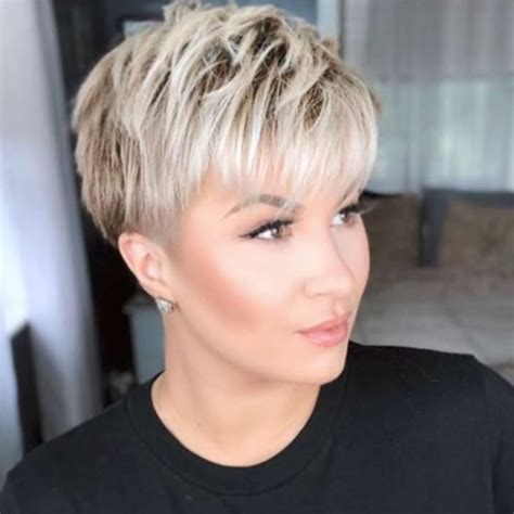 short grey hairstyles 2019 | Coupe de cheveux courte, Coupe de cheveux ...