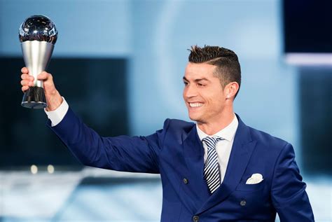 Cristiano Ronaldo Biography – Lifestyle and Achievements - MediaRay