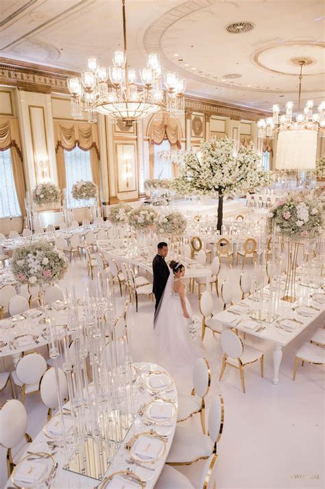 White and gold wedding themes – Artofit
