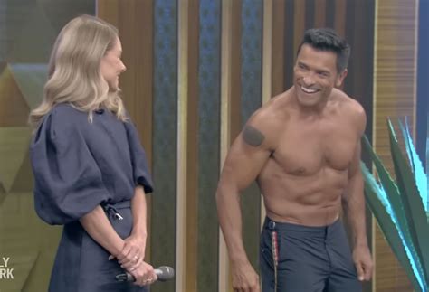 Mark Consuelos shows off 6-pack abs on 'Live with Kelly and Mark'