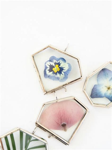 DIY with Pressed Flowers - monsterscircus