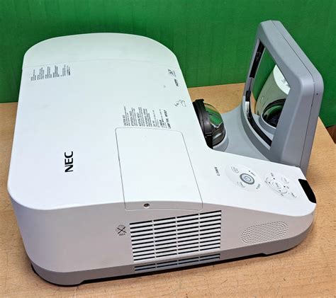 DLP projektor 3D NEC U300X - ultra krátký - HDMI (vadné pixely) | Aukro