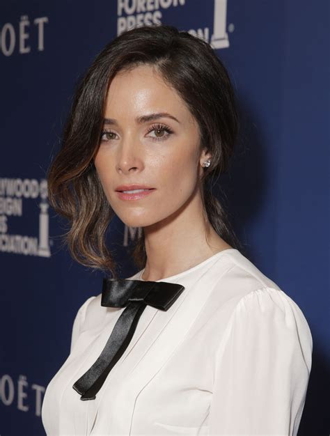 Abigail Spencer - 2014 HFPA Grants Banquet • CelebMafia