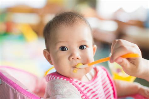 Gagging vs Choking: The differences you need to know when weaning your