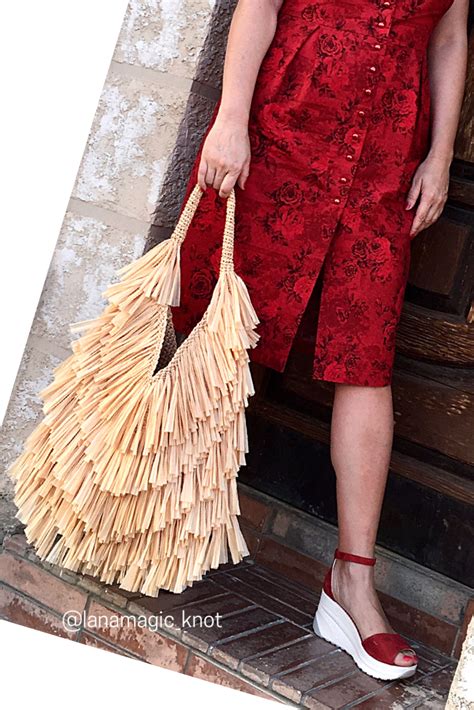 Сумки на заказ из рафии | Sequin skirt, Fashion, Crochet projects