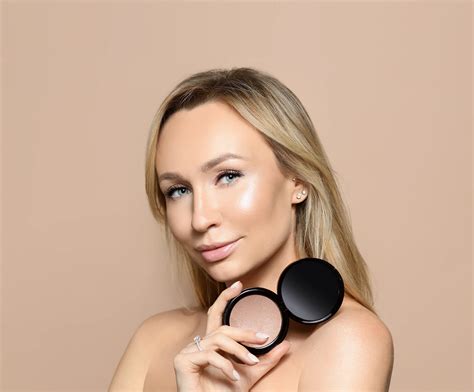 Косметика для лица - купить в интернет магазине профессиональной ...