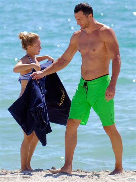 Hayden Panettiere Bikini Candids - Beach in Miami, August 2014 • CelebMafia