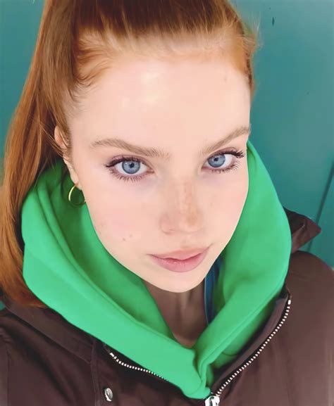 Emily Deyt-Aysage - Sexy