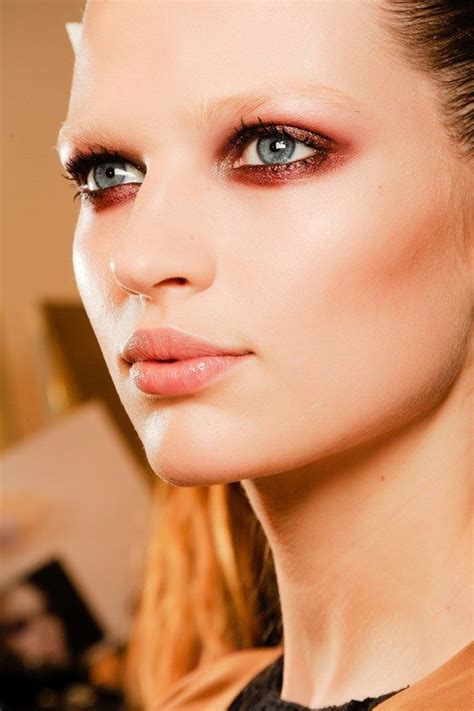 pat mcgraths  mesmerising beauty  red eye makeup catwalk