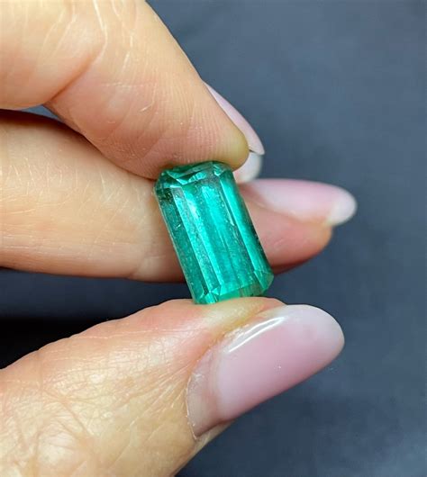 Турмалин зелено изумрудный голубой 8.15 ct. Натуральные камни купить в ...