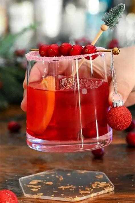 The 10 Best Christmas Whiskey Cocktails - The Littlest Crumb