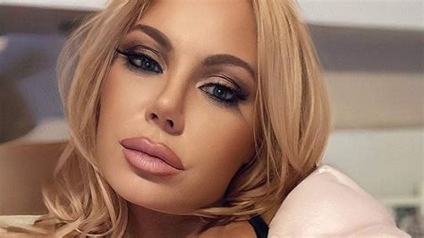 Защо изглежда така? Камелия втрещи всички с визия (СНИМКА)