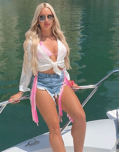 15 Lovely Charley Hull Beach Pictures That Leaves Fans Speechless