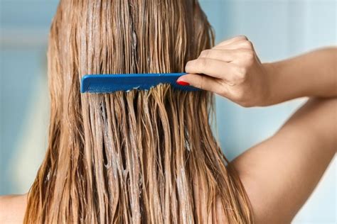 Hidratando O Cabelo - Saiba quais são as 5 dicas essenciais ao hidratar o cabelo em casa