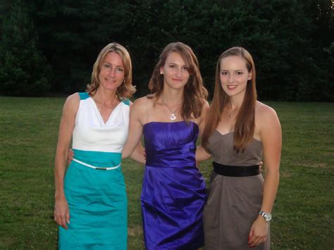 Mom and daughters | Scrolller