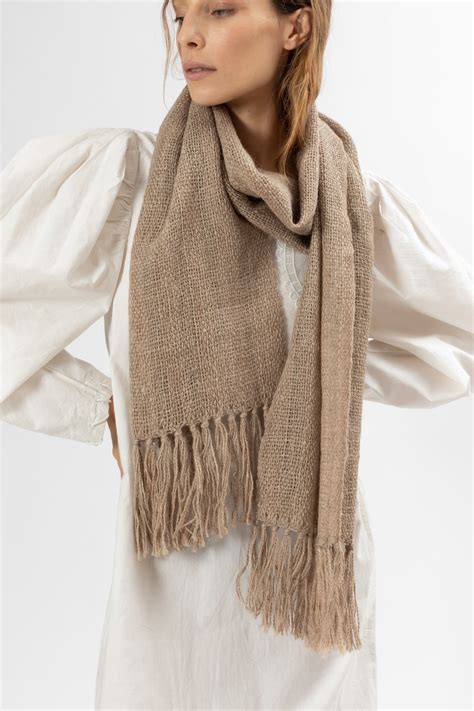 Luxurious Llama Wool Shawls – Hand Matters