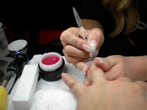 Uñas de resina de gel | El tocador de Khimma
