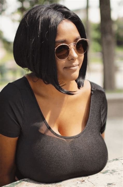 Bianka at the table : r/2busty2hide