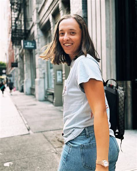 Iga Swiatek Biography: Age, Net Worth, Instagram, Spouse, Height, Wiki ...