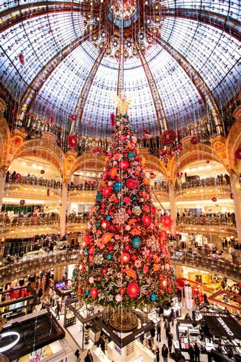 Where to See the Prettiest Christmas Decorations in Paris
