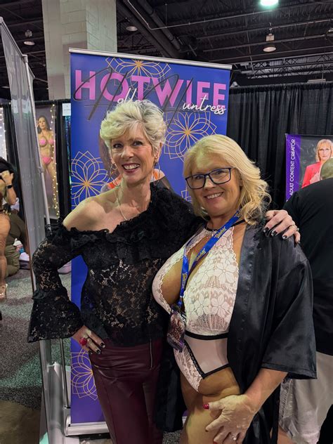 Foxy Darlin (@foxydarlin) • Instagram photos and videos