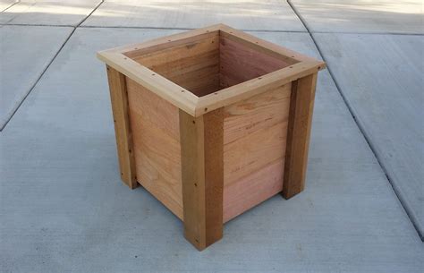 diy cedar planter box 8
