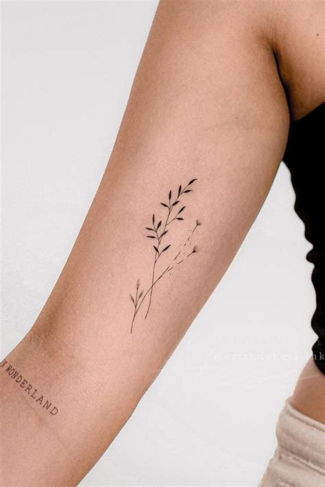 Delicado Tatuagem Ramo De Flores No Braço