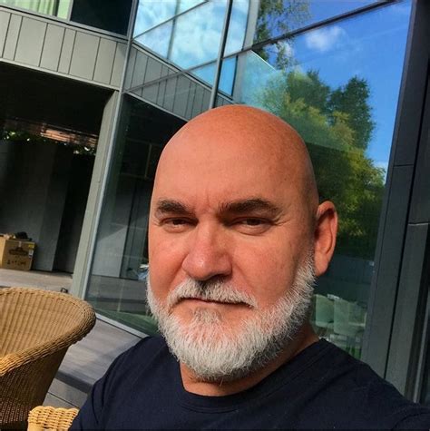 Andy Morrison – Medium