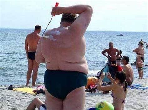 Awkward and Funny Beach Moments (42 pics)