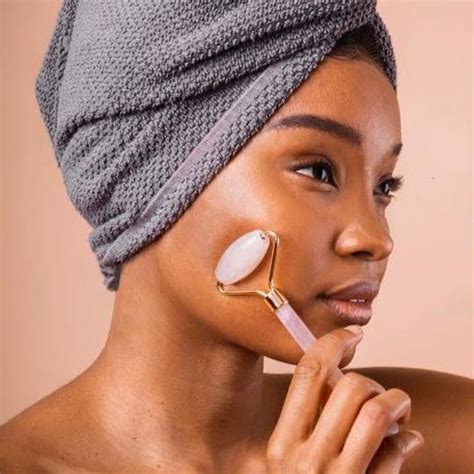 Flawless ролер за лице от розов кварц