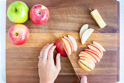 How To Cut Apples Into Slices - Recipes.net