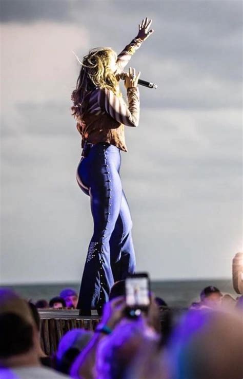 Lainey Wilson is so sexy : r/jerkofftoceleb