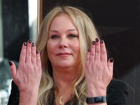 Christina Applegate made a powerful statement with 'FU MS' manicure in ...